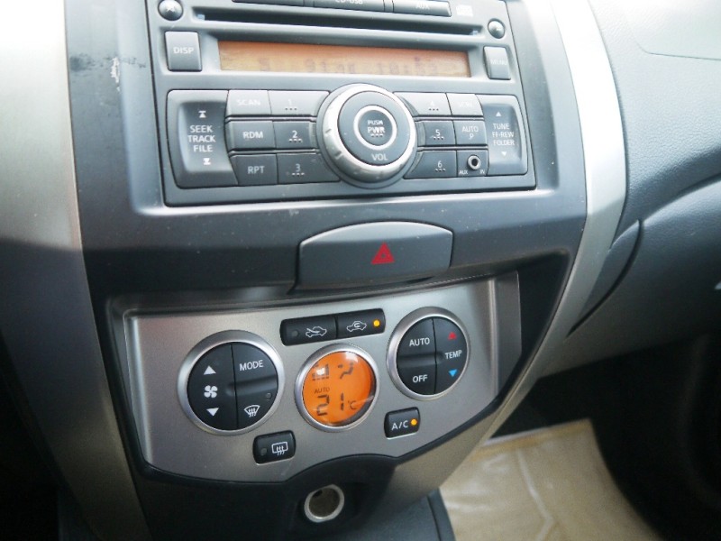 Nissan  Livina 正2012年 放架.恆溫版本 | 新北市汽車商業同業公會｜TACA優良車商聯盟｜中古、二手車買車賣車公會認證保固