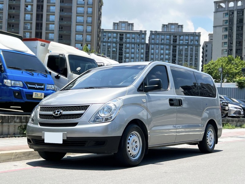 Hyundai  Starex 2015 Hyundai Grand Starex 12人座滑軌型 史塔瑞斯 全車如新 車況超讚 現代 商務車 廂型車 | 新北市汽車商業同業公會｜TACA優良車商聯盟｜中古、二手車買車賣車公會認證保固