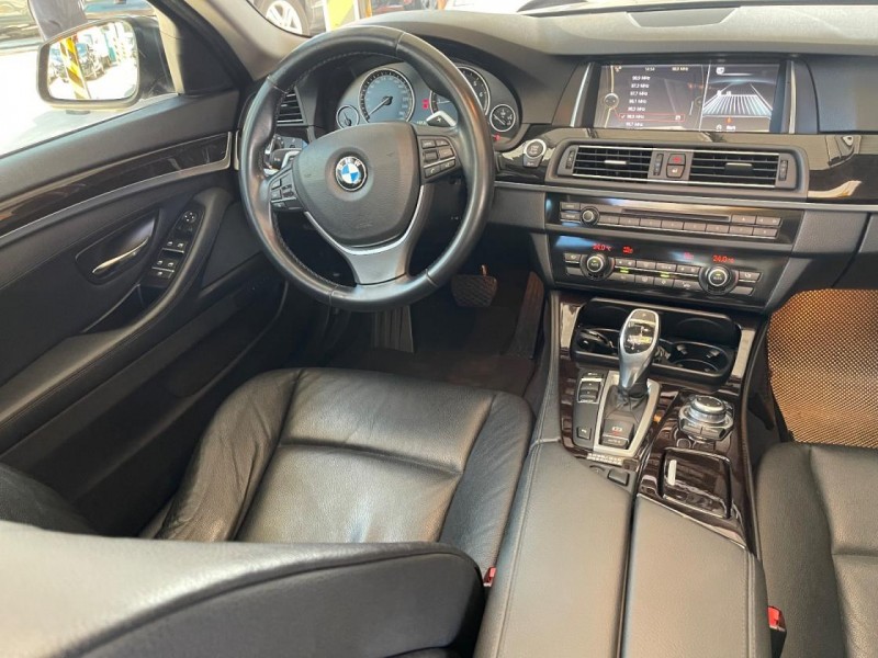 BMW/ 寶馬  5 SERIES  520i 有一種超模的漂亮520i車庫車 | 新北市汽車商業同業公會｜TACA優良車商聯盟｜中古、二手車買車賣車公會認證保固