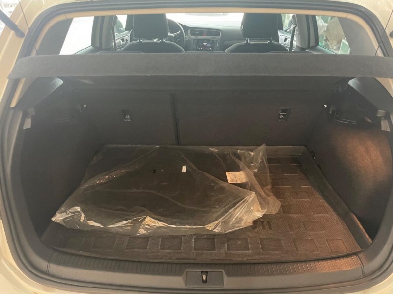 Volkswagen 福斯  Golf 安全舒適CP值超高柴油golf | 新北市汽車商業同業公會｜TACA優良車商聯盟｜中古、二手車買車賣車公會認證保固