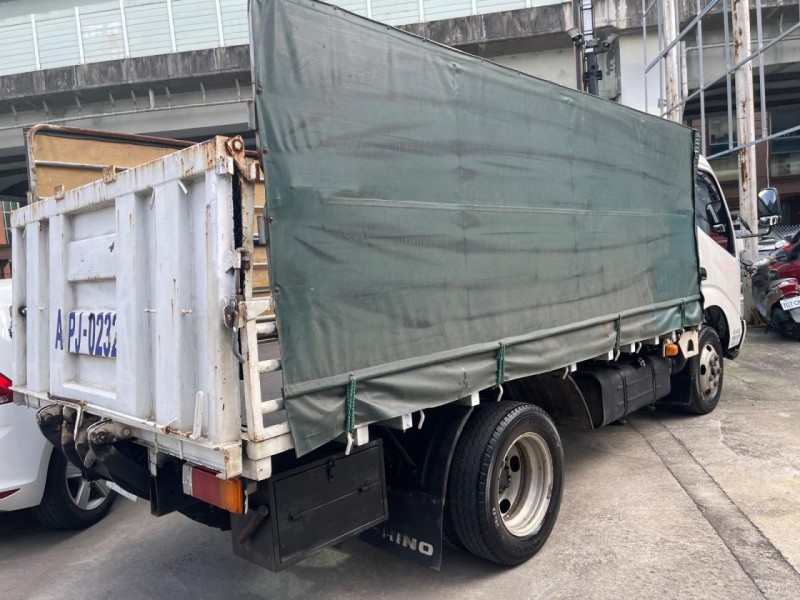 Hino  300 Hino11尺半跑少車況超好有電動後折加4m鐵板載重升級5噸 | 新北市汽車商業同業公會｜TACA優良車商聯盟｜中古、二手車買車賣車公會認證保固