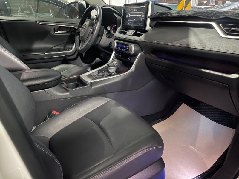 Toyota  RAV4 2019年小改新款RAV4旗艦款 | 新北市汽車商業同業公會｜TACA優良車商聯盟｜中古、二手車買車賣車公會認證保固