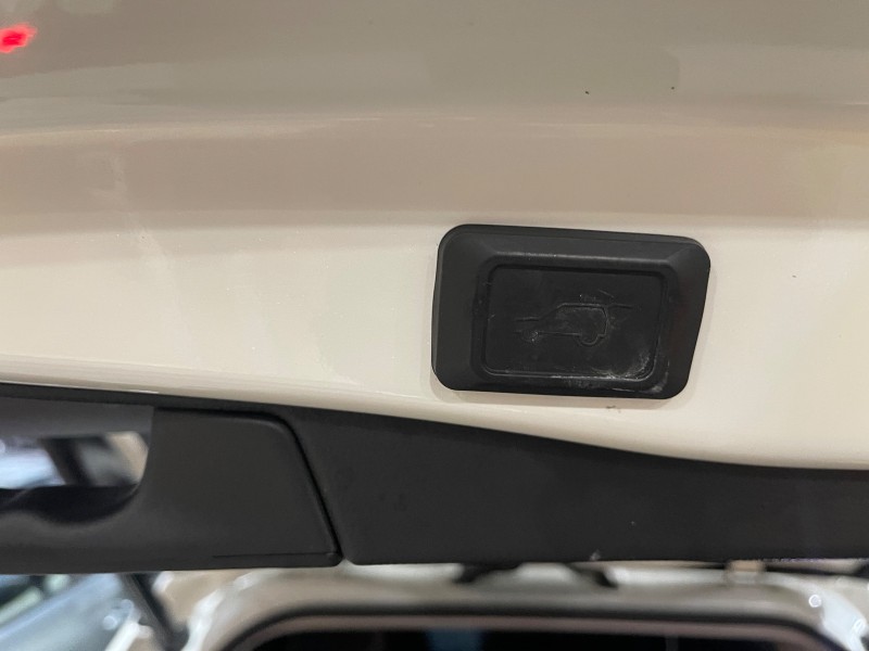 Toyota  RAV4 2019年小改新款RAV4旗艦款 | 新北市汽車商業同業公會｜TACA優良車商聯盟｜中古、二手車買車賣車公會認證保固