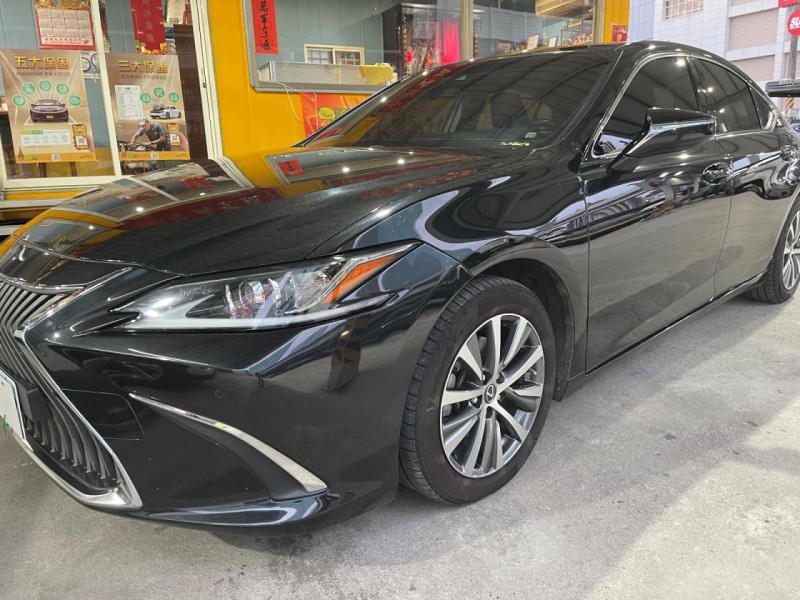 Lexus  ES 2018年新款Lexus ES200旗艦版內外漂亮 | 新北市汽車商業同業公會｜TACA優良車商聯盟｜中古、二手車買車賣車公會認證保固