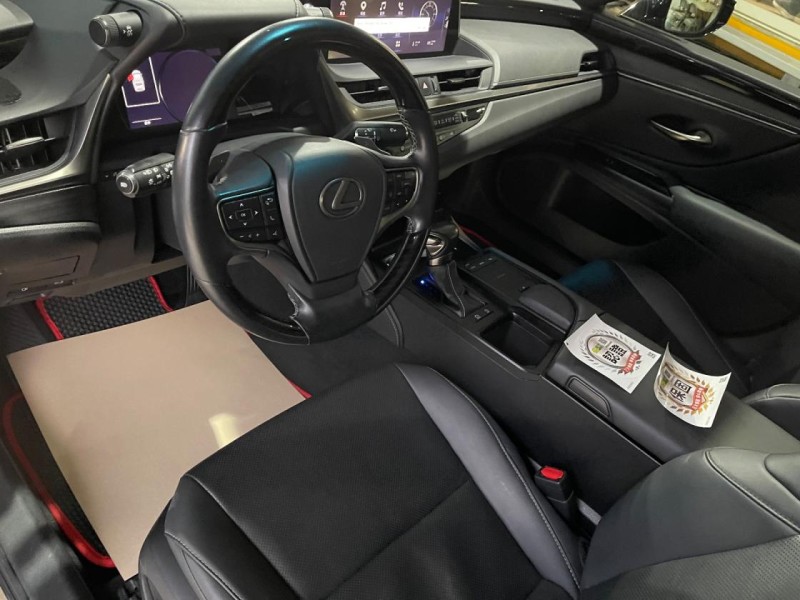 Lexus  ES 2018年新款Lexus ES200旗艦版內外漂亮 | 新北市汽車商業同業公會｜TACA優良車商聯盟｜中古、二手車買車賣車公會認證保固