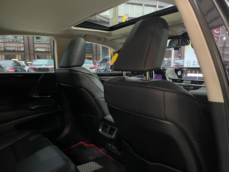 Lexus  ES 2018年新款Lexus ES200旗艦版內外漂亮 | 新北市汽車商業同業公會｜TACA優良車商聯盟｜中古、二手車買車賣車公會認證保固