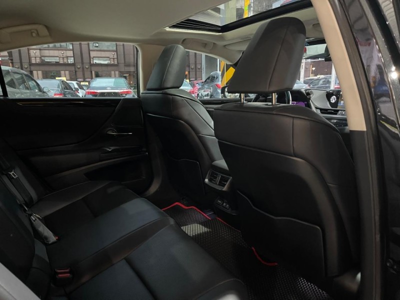 Lexus  ES 2018年新款Lexus ES200旗艦版內外漂亮 | 新北市汽車商業同業公會｜TACA優良車商聯盟｜中古、二手車買車賣車公會認證保固