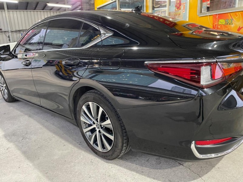 Lexus  ES 2018年新款Lexus ES200旗艦版內外漂亮 | 新北市汽車商業同業公會｜TACA優良車商聯盟｜中古、二手車買車賣車公會認證保固