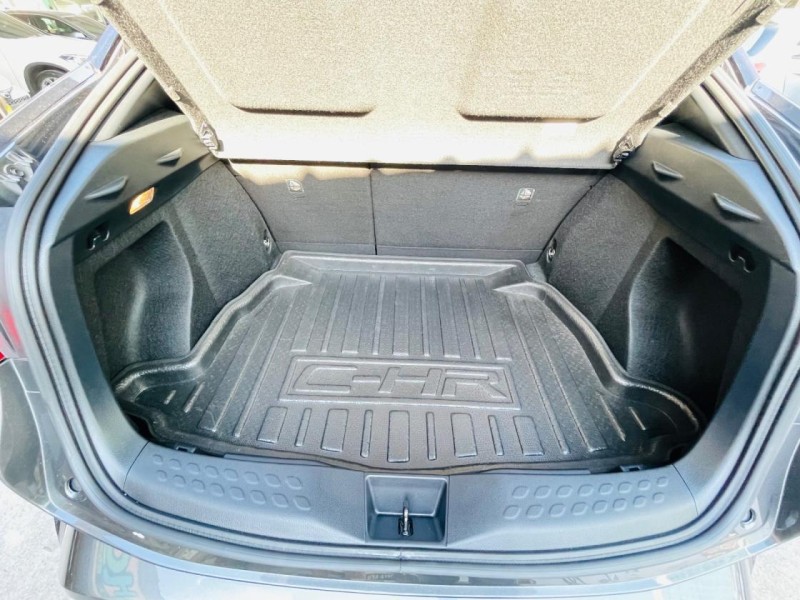 Toyota  C-HR 2021年認證保固CHR特價中 | 新北市汽車商業同業公會｜TACA優良車商聯盟｜中古、二手車買車賣車公會認證保固