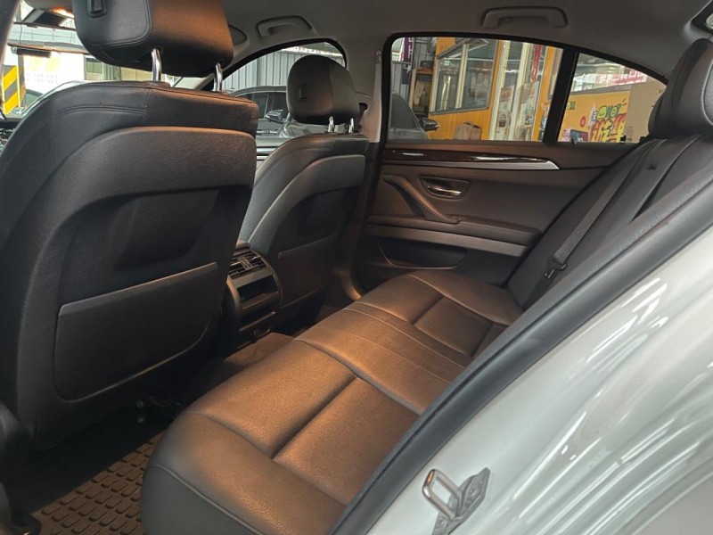 BMW/ 寶馬  5 SERIES  520i 很漂亮520i有電尾門跑少車庫車 | 新北市汽車商業同業公會｜TACA優良車商聯盟｜中古、二手車買車賣車公會認證保固