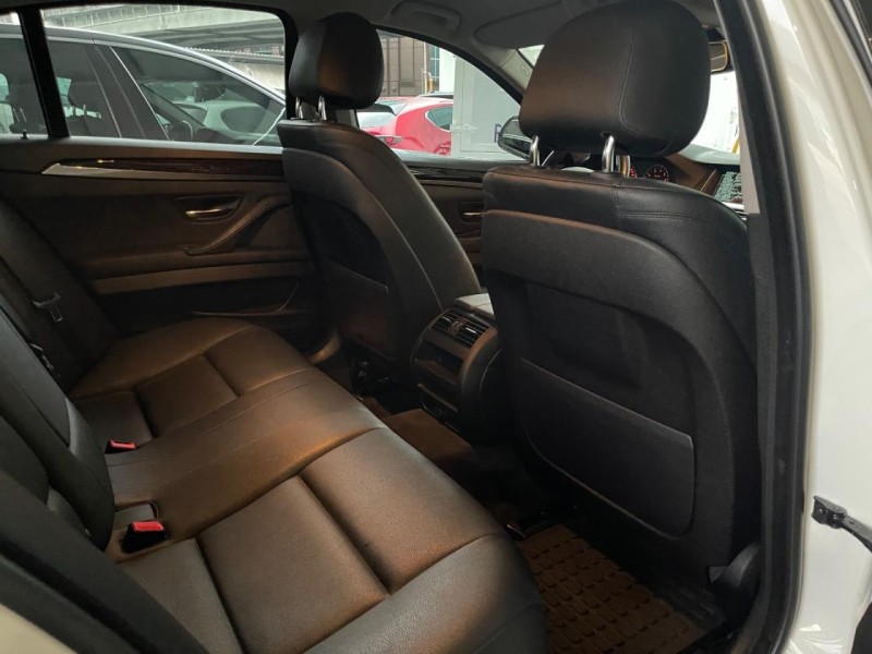 BMW/ 寶馬  5 SERIES  520i 很漂亮520i有電尾門跑少車庫車 | 新北市汽車商業同業公會｜TACA優良車商聯盟｜中古、二手車買車賣車公會認證保固