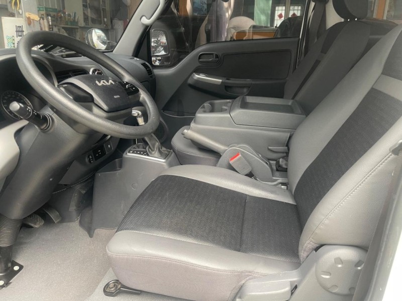 Kia  Kaon(卡旺) 2023年起亞雙廂自排6人坐純跑8千多公里如新車快把握 | 新北市汽車商業同業公會｜TACA優良車商聯盟｜中古、二手車買車賣車公會認證保固