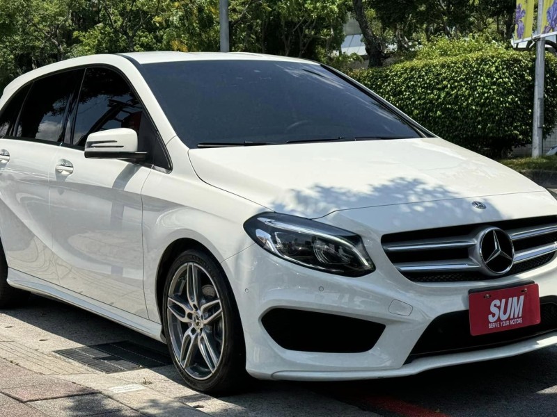 Mercedes-Benz/賓士   B-CLASS  B180 金鑽店~賓士總代理B180 AMG版本！ 主要配備有，AEB自動煞停 主動安全預防系統 循跡防滑 胎壓監控 9安 免鑰匙啟動車門鎖 定速 自動停車系統 光感應頭燈 雨滴感應雨刷 倒車影像 電動摺疊後視鏡 換檔撥片 分區恆溫空調 粉塵過濾器 雙電動記憶座椅 後座出風口 LED日行燈 頭燈 尾燈 空力套件 等超多項配備！ | 新北市汽車商業同業公會｜TACA優良車商聯盟｜中古、二手車買車賣車公會認證保固