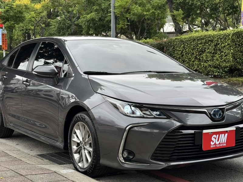 Toyota  Altis 金鑽店~ALTIS油電 里程保證只跑3萬多公里!! 車況超優 主要配備有，ACC自動跟車升級全速域 車道偏離 車道變換 車道維持 循跡防滑 斜坡起步輔助 AEB自動煞停 遠光燈自動控制 胎壓監控 9安 免鑰啟動車門鎖 定速 盲點偵測 安卓機 導航 倒車影像 恆溫空調 粉塵過濾器 後座出風口 LED日行燈 等超多項配備！ | 新北市汽車商業同業公會｜TACA優良車商聯盟｜中古、二手車買車賣車公會認證保固