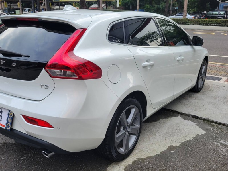 Volvo  V40 Hid頭燈 自動個車 全景天窗 免鑰匙 自動停車 | 新北市汽車商業同業公會｜TACA優良車商聯盟｜中古、二手車買車賣車公會認證保固