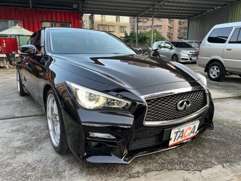 Infiniti  Q50 本車顏色為黑色帶點紫 | 新北市汽車商業同業公會｜TACA優良車商聯盟｜中古、二手車買車賣車公會認證保固