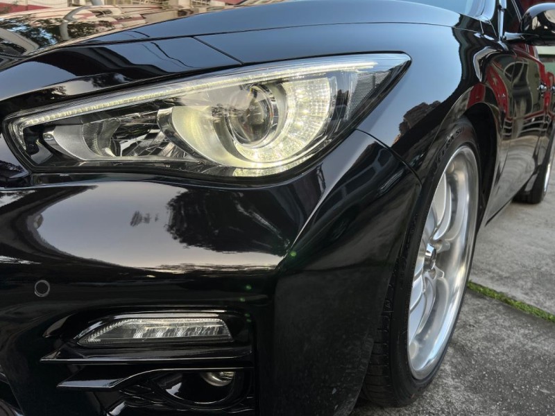 Infiniti  Q50 本車顏色為黑色帶點紫 | 新北市汽車商業同業公會｜TACA優良車商聯盟｜中古、二手車買車賣車公會認證保固