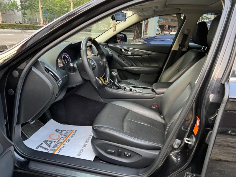 Infiniti  Q50 本車顏色為黑色帶點紫 | 新北市汽車商業同業公會｜TACA優良車商聯盟｜中古、二手車買車賣車公會認證保固
