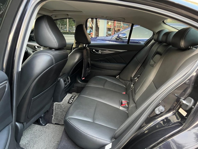 Infiniti  Q50 本車顏色為黑色帶點紫 | 新北市汽車商業同業公會｜TACA優良車商聯盟｜中古、二手車買車賣車公會認證保固