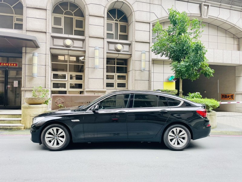 BMW/ 寶馬  5 SERIES  528i GT 實車實價 僅跑4萬餘公里BMW 528i GT可分期 | 新北市汽車商業同業公會｜TACA優良車商聯盟｜中古、二手車買車賣車公會認證保固
