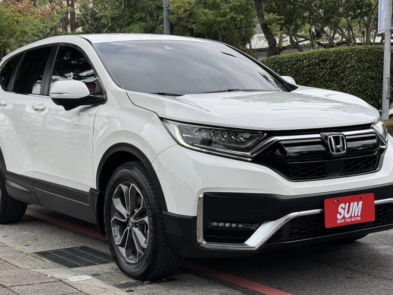 Honda  CR-V 金鑽店~2021年CR-V 1.5 VTi-S 白 里程保證 ACC主動跟車全速域 車道維持 變換 偏離 輔助系統 AEB自動煞停 遠光燈自動控制 斜坡起步輔助 循跡防滑 8安 電動尾門 胎壓監控 免鑰啟動車門鎖 定速 倒車影像 導航 多功能影音 右側影像無死角 後座出風口 LED頭燈 日行燈 尾燈 等多項配備！ | 新北市汽車商業同業公會｜TACA優良車商聯盟｜中古、二手車買車賣車公會認證保固