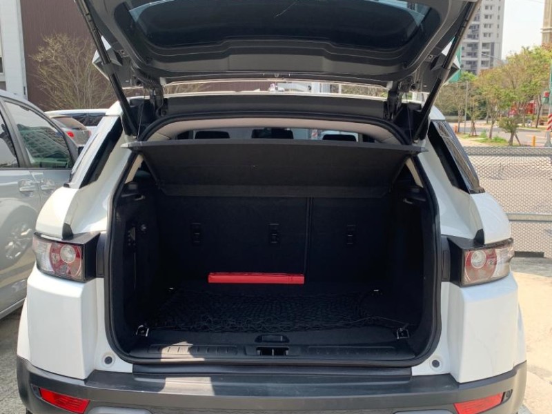 Land Rover  Evoque 路華 2015 年 Land Rover Evoque 2.2 白色 ????  | 新北市汽車商業同業公會｜TACA優良車商聯盟｜中古、二手車買車賣車公會認證保固
