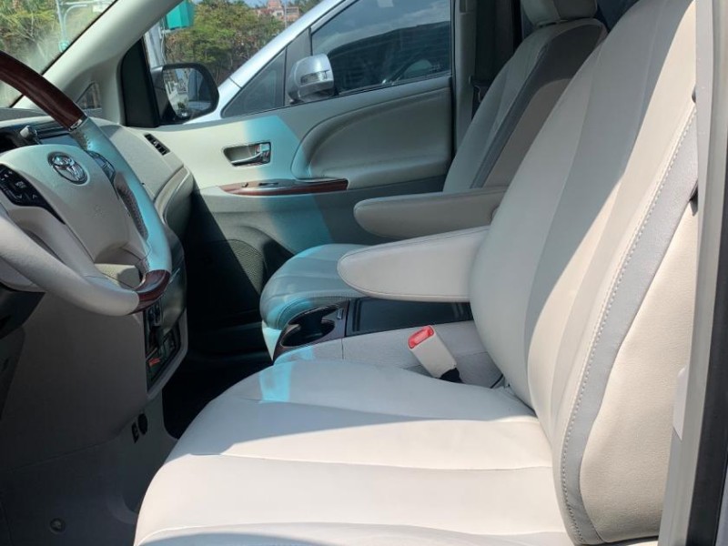 Toyota  SIENTA 2014 年豐田 Sienna 3.5  | 新北市汽車商業同業公會｜TACA優良車商聯盟｜中古、二手車買車賣車公會認證保固