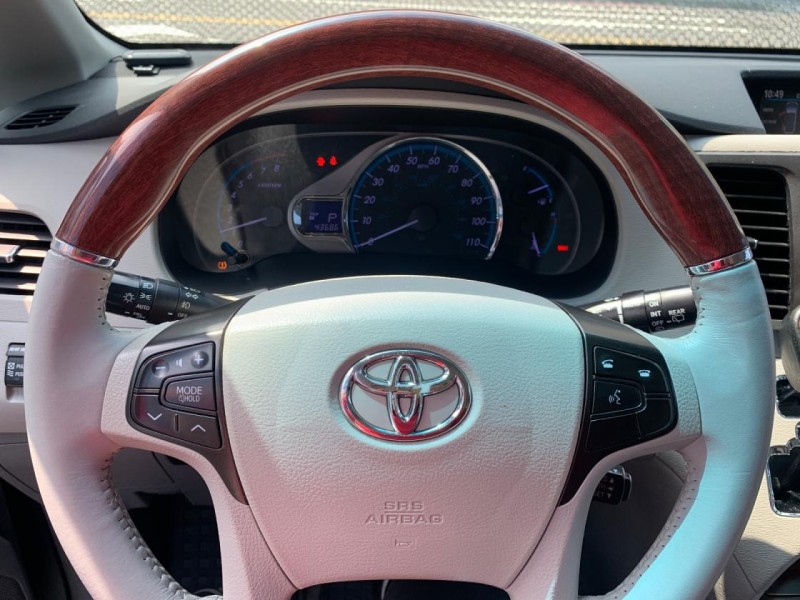 Toyota  SIENTA 2014 年豐田 Sienna 3.5  | 新北市汽車商業同業公會｜TACA優良車商聯盟｜中古、二手車買車賣車公會認證保固