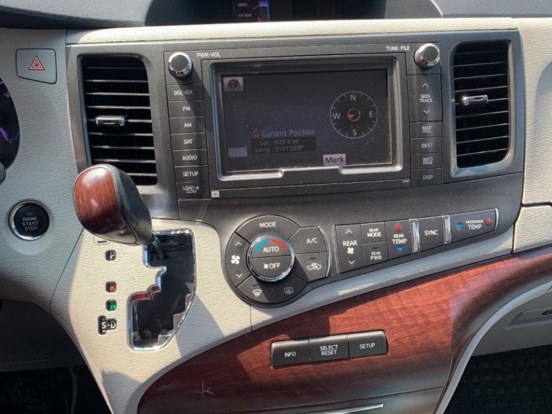 Toyota  SIENTA 2014 年豐田 Sienna 3.5  | 新北市汽車商業同業公會｜TACA優良車商聯盟｜中古、二手車買車賣車公會認證保固