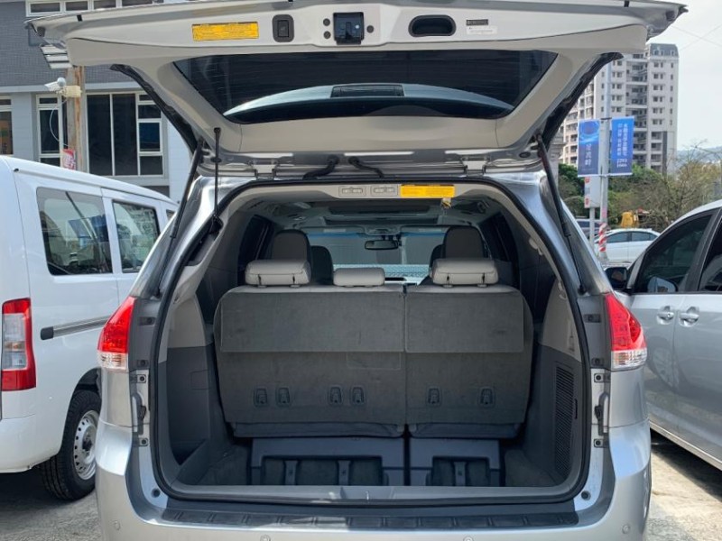 Toyota  SIENTA 2014 年豐田 Sienna 3.5  | 新北市汽車商業同業公會｜TACA優良車商聯盟｜中古、二手車買車賣車公會認證保固