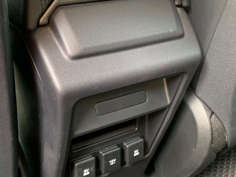 Land Rover  Discovery  2018 年 Land Rover Discovery 2.0 灰色  | 新北市汽車商業同業公會｜TACA優良車商聯盟｜中古、二手車買車賣車公會認證保固