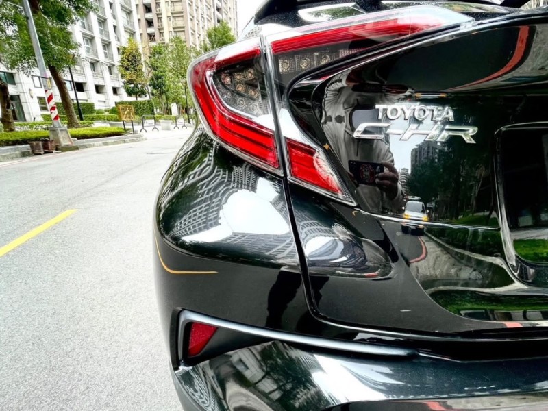 Toyota  C-HR  2019 年 Toyota C-HR 黑色  | 新北市汽車商業同業公會｜TACA優良車商聯盟｜中古、二手車買車賣車公會認證保固