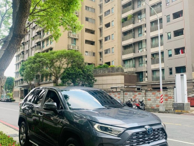 Toyota  RAV4 【熱賣中】2021年 Toyota RAV4 油電 加配   | 新北市汽車商業同業公會｜TACA優良車商聯盟｜中古、二手車買車賣車公會認證保固