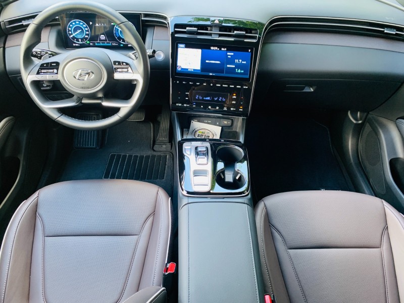 Hyundai  Tucson ????????【新貨到港】2024年式 Hyundai Tucson L GLTH-B 油電版｜超帥節能休旅！ | 新北市汽車商業同業公會｜TACA優良車商聯盟｜中古、二手車買車賣車公會認證保固