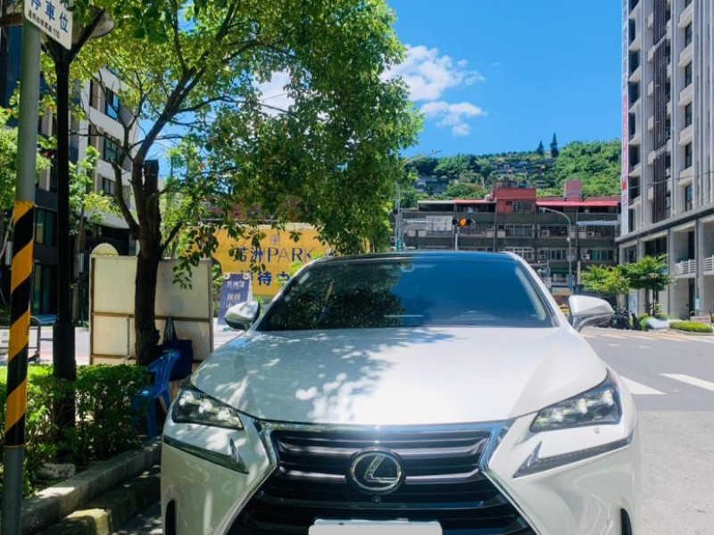 Lexus  NX ✨高質感日系豪華休旅✨ ????稀有釋出，白色車身＋渦輪動力，帥氣又好開！ ???? 出售：2017年 Lexus NX200t  | 新北市汽車商業同業公會｜TACA優良車商聯盟｜中古、二手車買車賣車公會認證保固