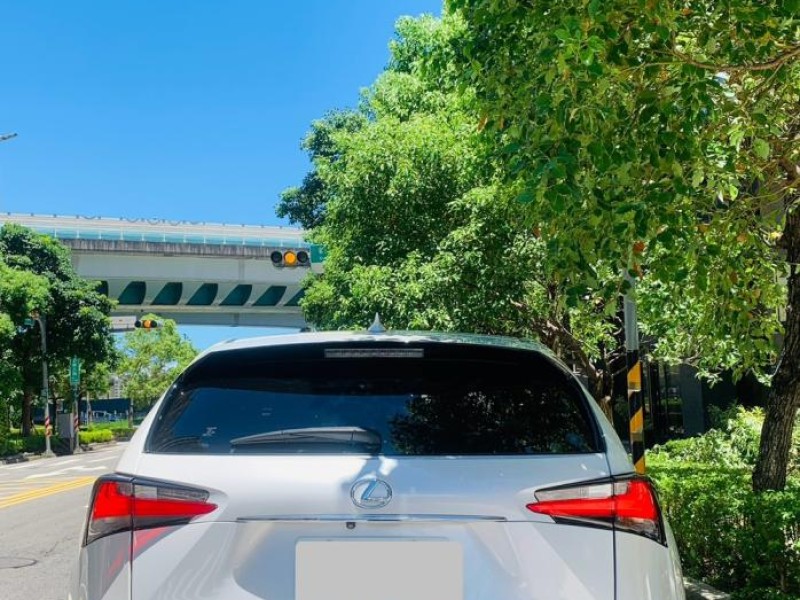 Lexus  NX ✨高質感日系豪華休旅✨ ????稀有釋出，白色車身＋渦輪動力，帥氣又好開！ ???? 出售：2017年 Lexus NX200t  | 新北市汽車商業同業公會｜TACA優良車商聯盟｜中古、二手車買車賣車公會認證保固