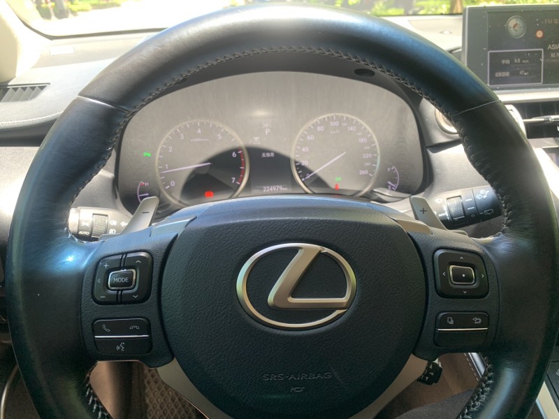Lexus  NX ✨高質感日系豪華休旅✨ ????稀有釋出，白色車身＋渦輪動力，帥氣又好開！ ???? 出售：2017年 Lexus NX200t  | 新北市汽車商業同業公會｜TACA優良車商聯盟｜中古、二手車買車賣車公會認證保固