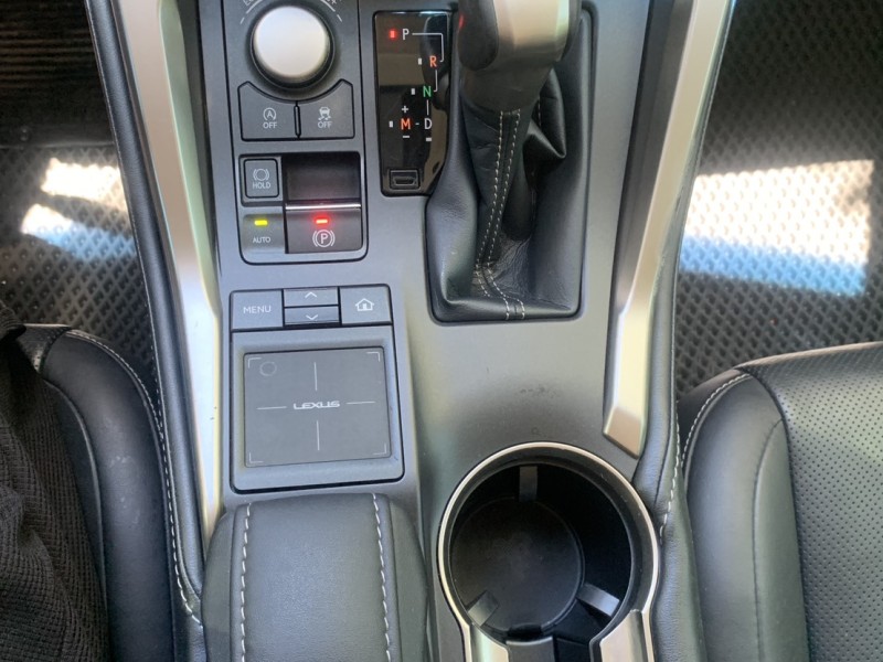 Lexus  NX ✨高質感日系豪華休旅✨ ????稀有釋出，白色車身＋渦輪動力，帥氣又好開！ ???? 出售：2017年 Lexus NX200t  | 新北市汽車商業同業公會｜TACA優良車商聯盟｜中古、二手車買車賣車公會認證保固