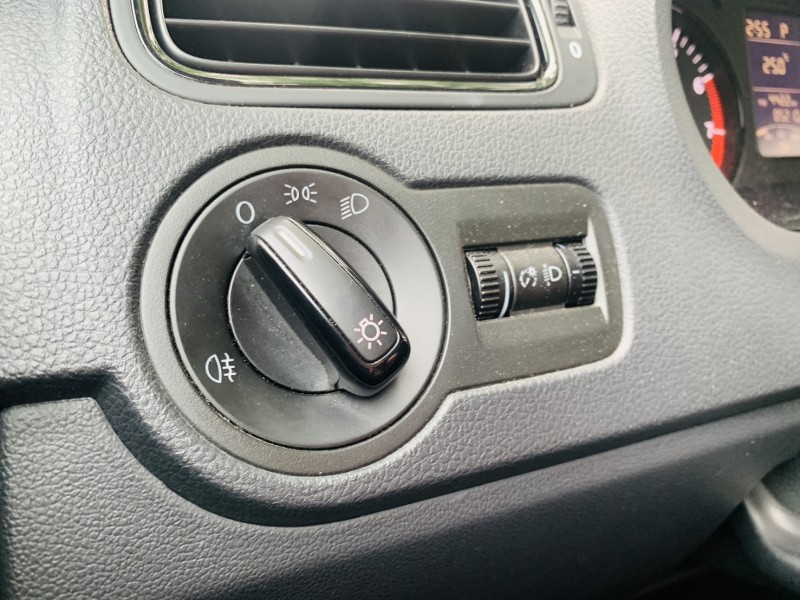 Volkswagen 福斯  Polo ????【超值德系代步車】 ????2012年 VW Polo 1.4 白色???? 只跑8.5萬公里 | 新北市汽車商業同業公會｜TACA優良車商聯盟｜中古、二手車買車賣車公會認證保固