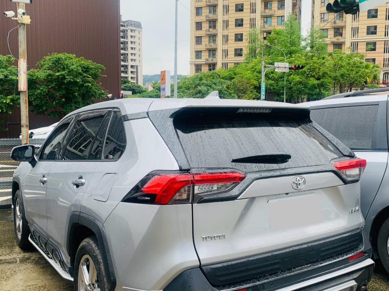 Toyota  RAV4 【熱賣休旅推薦】2019/20年 Toyota RAV4 2.0 銀色款 | 新北市汽車商業同業公會｜TACA優良車商聯盟｜中古、二手車買車賣車公會認證保固