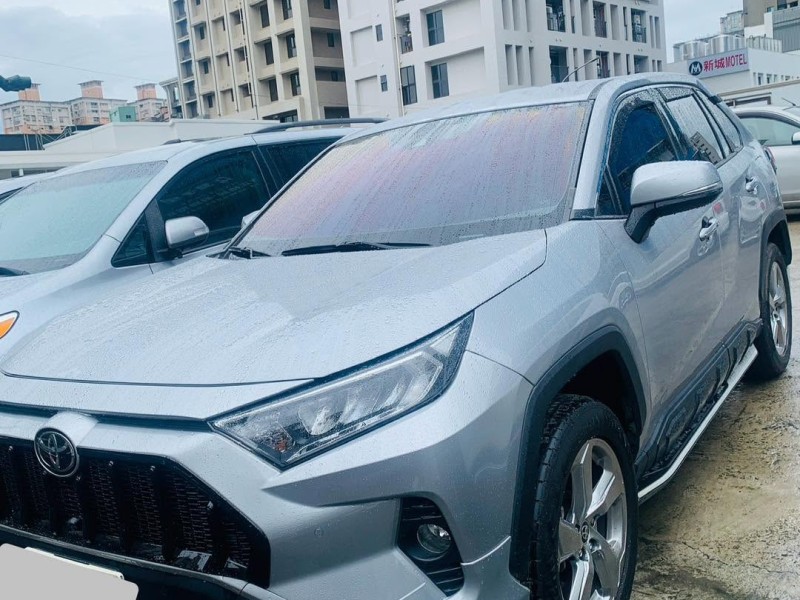 Toyota  RAV4 【熱賣休旅推薦】2019/20年 Toyota RAV4 2.0 銀色款 | 新北市汽車商業同業公會｜TACA優良車商聯盟｜中古、二手車買車賣車公會認證保固