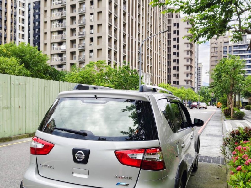 Nissan  Grand Livina 【小資代步首選????超低里程只跑42,000km】 出售：2018年 Lavinia 樂維娜 1.6 銀色款 | 新北市汽車商業同業公會｜TACA優良車商聯盟｜中古、二手車買車賣車公會認證保固