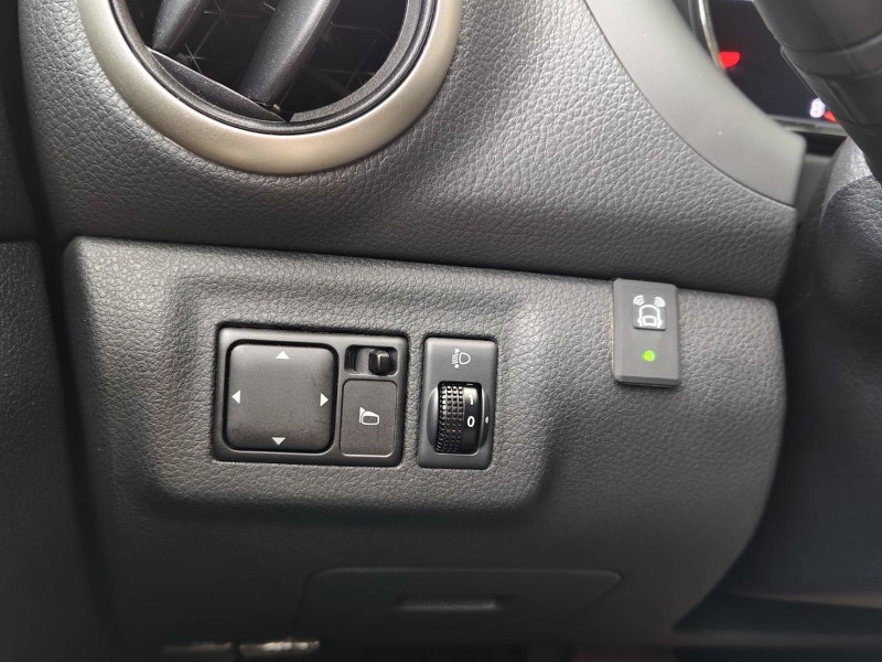 Nissan  Grand Livina 【小資代步首選????超低里程只跑42,000km】 出售：2018年 Lavinia 樂維娜 1.6 銀色款 | 新北市汽車商業同業公會｜TACA優良車商聯盟｜中古、二手車買車賣車公會認證保固