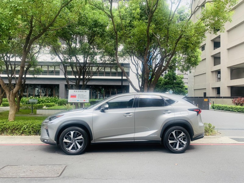 Lexus  NX ????**優質享受、平民價格入主豪華油電休旅！**???? ????售出：2019年 Lexus NX300h 豪華版 Hybrid油電???? | 新北市汽車商業同業公會｜TACA優良車商聯盟｜中古、二手車買車賣車公會認證保固