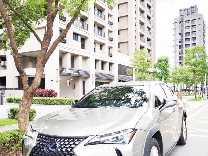 Lexus  UX250h ???? 2020 Lexus UX250h 豪華版 ???? 省油王者  | 新北市汽車商業同業公會｜TACA優良車商聯盟｜中古、二手車買車賣車公會認證保固