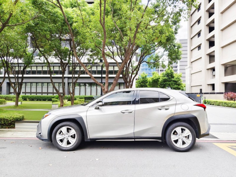 Lexus  UX250h ???? 2020 Lexus UX250h 豪華版 ???? 省油王者  | 新北市汽車商業同業公會｜TACA優良車商聯盟｜中古、二手車買車賣車公會認證保固