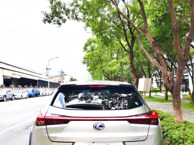 Lexus  UX250h ???? 2020 Lexus UX250h 豪華版 ???? 省油王者  | 新北市汽車商業同業公會｜TACA優良車商聯盟｜中古、二手車買車賣車公會認證保固
