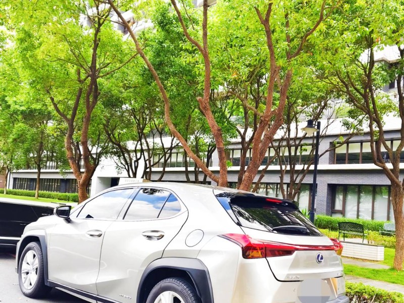 Lexus  UX250h ???? 2020 Lexus UX250h 豪華版 ???? 省油王者  | 新北市汽車商業同業公會｜TACA優良車商聯盟｜中古、二手車買車賣車公會認證保固