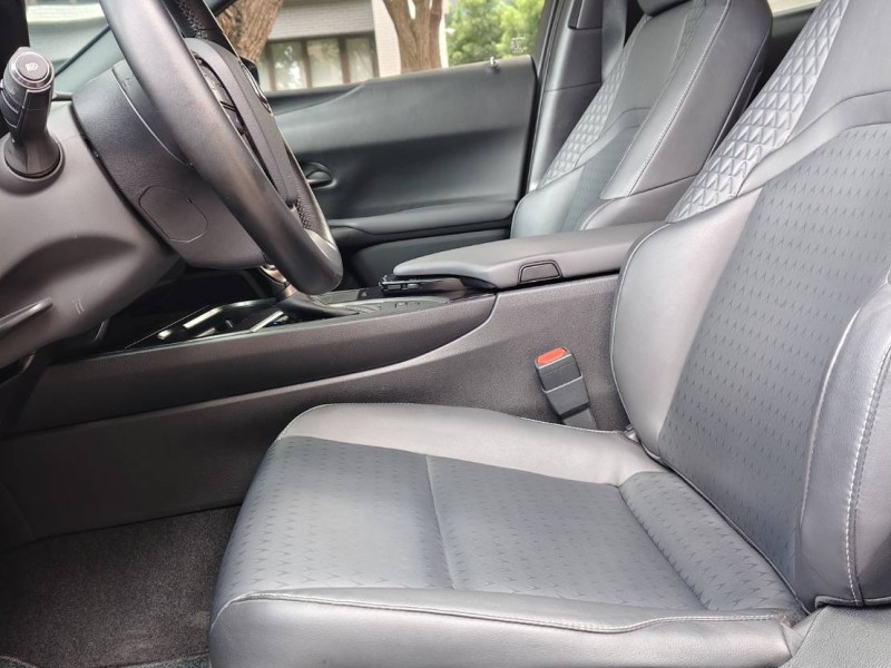 Lexus  UX250h ???? 2020 Lexus UX250h 豪華版 ???? 省油王者  | 新北市汽車商業同業公會｜TACA優良車商聯盟｜中古、二手車買車賣車公會認證保固