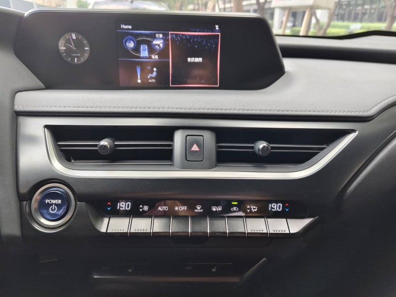 Lexus  UX250h ???? 2020 Lexus UX250h 豪華版 ???? 省油王者  | 新北市汽車商業同業公會｜TACA優良車商聯盟｜中古、二手車買車賣車公會認證保固